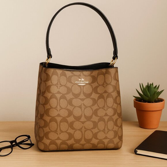 Coach Signature Bucket Shoulder Bag – Gold Hardware – Excellent Condition - Picture 1 of 1